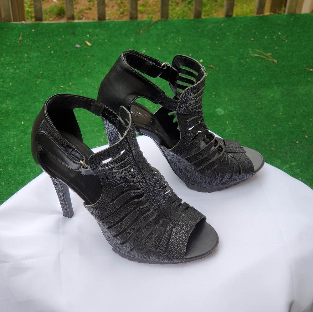 Qupid Black heels